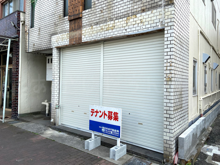 ジェノバライン近くの活魚料理「村由丸」（明石市本町2）が3月に閉店していました