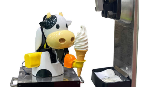 【淡路サービスエリア】かわいい牛型の自動ソフトクリームロボットが新登場！