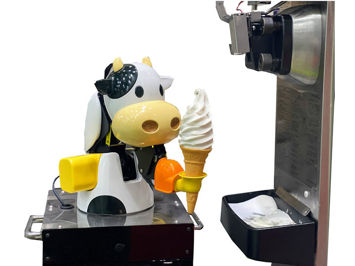 【淡路サービスエリア】かわいい牛型の自動ソフトクリームロボットが新登場！
