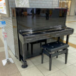 「明石駅ストリートピアノ」がコンコースに設置されました！明石ポン太うしろ