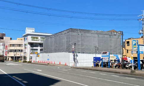 JR大久保駅前のパチンコ店「サンケイホール」が閉店！跡地はマンションが建つようです
