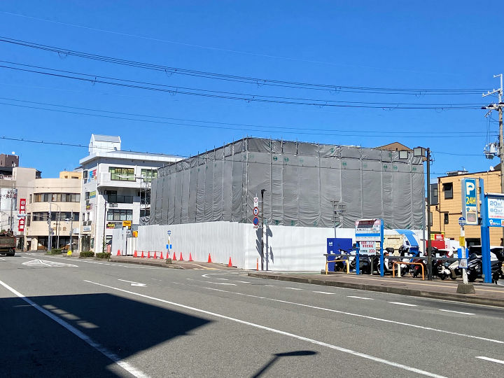 JR大久保駅前のパチンコ店「サンケイホール」が閉店！跡地はマンションが建つようです