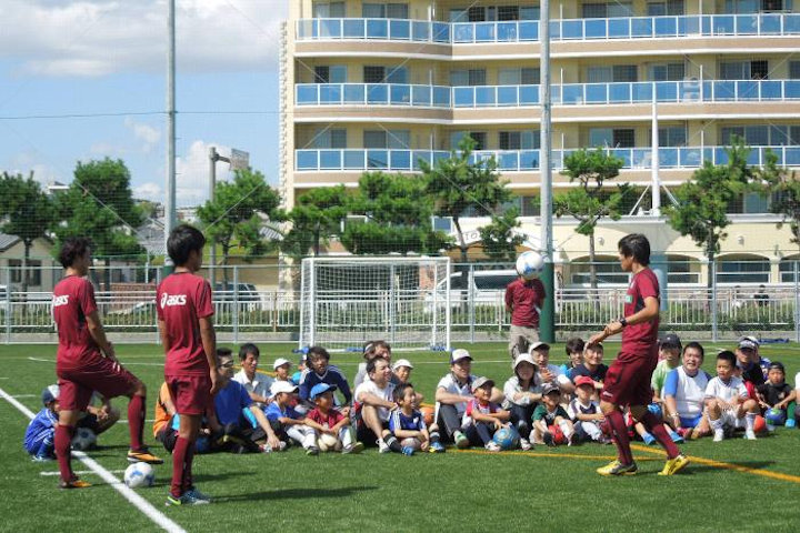 大蔵海岸多目的広場で「ヴィッセル神戸親子サッカー教室2022春@明石」開催