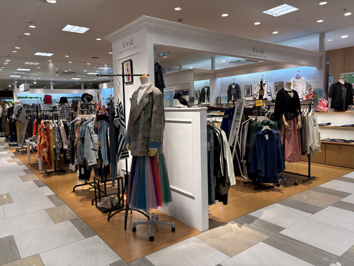 【開店】アパレル「ヴィヴィッド ナチュラルミスト クラス」がピオレ明石西館にオープンしてた