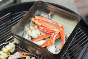 ズワイガニのガンガン焼き＆サワラの藁焼き！大蔵海岸BBQ「ZAZAZA」で限定開催