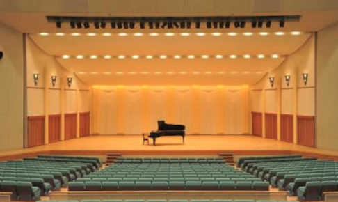 明石市民会館の大ホールでピアノを弾こう
